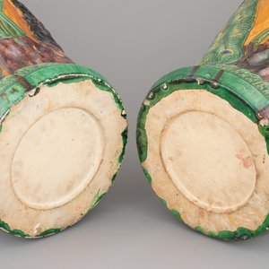 A pair of very tall Chinese sancai glazed vases, 1st half 20th C. — foto 6