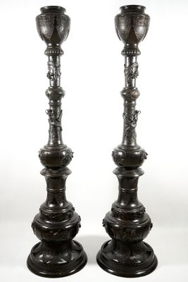 A pair of very tall Japanese bronze floor lamp columns, Meiji, 19th C.