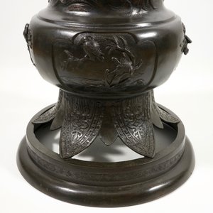 A pair of very tall Japanese bronze floor lamp columns, Meiji, 19th C. — 照片 8