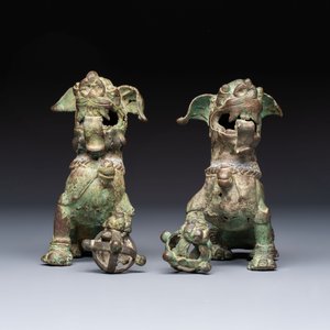 A pair of Vietnamese bronze lions, 19/20th C. — photo 3