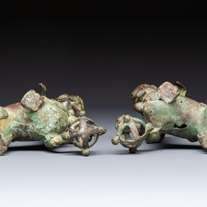 A pair of Vietnamese bronze lions, 19/20th C. — photo 7