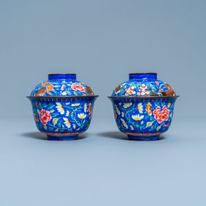 A pair of Vietnamese Phap Lam Hue enamel covered bowls on stands, 18/19th C. — 照片 5
