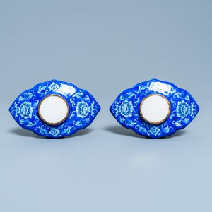A pair of Vietnamese Phap Lam Hue enamel covered bowls on stands, 18/19th C. — 照片 10
