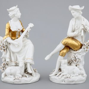 A pair of white and gilt Capodimonte porcelain figures of musicians, 19th C. — photo 1