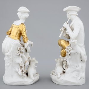 A pair of white and gilt Capodimonte porcelain figures of musicians, 19th C. — photo 5