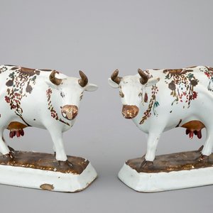 A pair of white Delft cold-painted cows, Dutch, 18th C. — photo 1