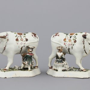 A pair of white Delft cold-painted milking groups, 18th C. — 照片 1
