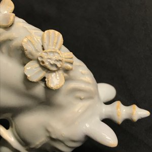 A pair of white Dutch Delft circus horses on a green base, 18th C. — photo 12