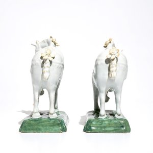 A pair of white Dutch Delft circus horses on a green base, 18th C. — photo 5