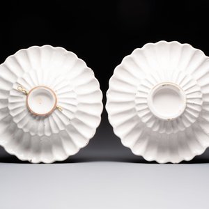 A pair of white Dutch Delft gadrooned dishes, 17th C. — foto 2