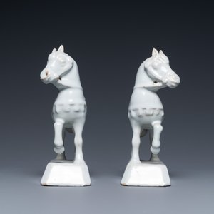 A pair of white Dutch Delft horses, 18th C. — 照片 3