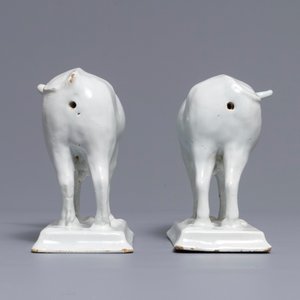 A pair of white Dutch Delft models of cows on bases with frogs, 18th C. — photo 5