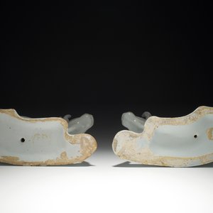 A pair of white Dutch Delft resting cows, 18th C. — photo 6