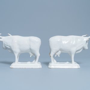A pair of white Dutch Delftware cows on bases, 18th C. — 照片 4