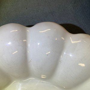 A pair of white Dutch Delftware gadrooned dishes, 17th C. — photo 4