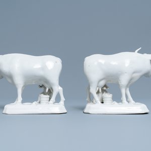 A pair of white Dutch Delftware groups of cows with milkers, 18th C. — 照片 4