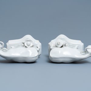 A pair of white Dutch Delftware groups of cows with milkers, 18th C. — 照片 6