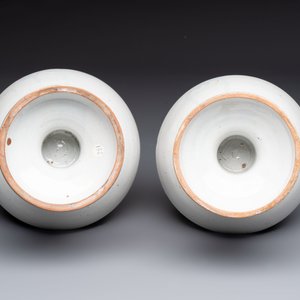 A pair of white-glazed baluster-shaped vases, France, 18th C. — photo 6