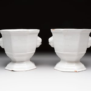 A pair of white-glazed Brussels faience jardinières, 18th C. — 照片 1