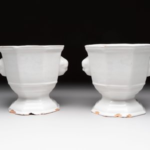 A pair of white-glazed Brussels faience jardinières, 18th C. — 照片 3