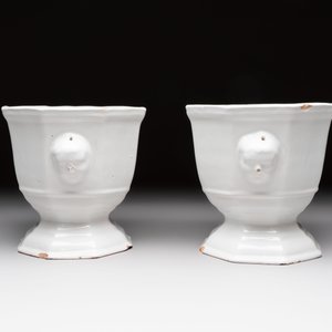 A pair of white-glazed Brussels faience jardinières, 18th C. — 照片 4