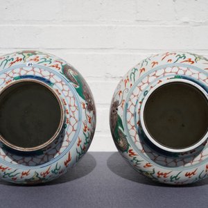 A pair of wucai-style vases and covers with dragons, Samson, Paris, 19th C — 照片 15