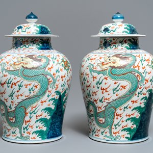 A pair of wucai-style vases and covers with dragons, Samson, Paris, 19th C — 照片 3