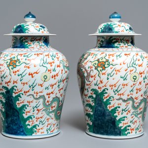 A pair of wucai-style vases and covers with dragons, Samson, Paris, 19th C — 照片 4