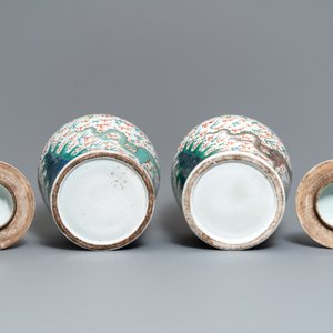 A pair of wucai-style vases and covers with dragons, Samson, Paris, 19th C — 照片 8