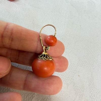 A pair of yellow gold and red coral dormeuse earrings — photo 6