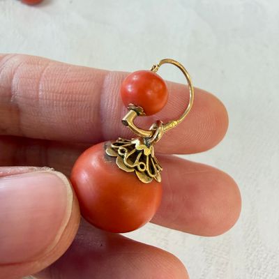 A pair of yellow gold and red coral dormeuse earrings — photo 7