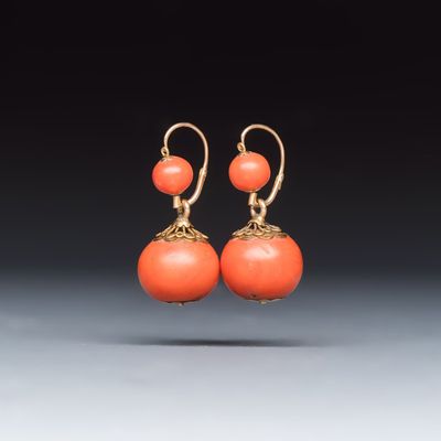 A pair of yellow gold and red coral dormeuse earrings, 20th C.