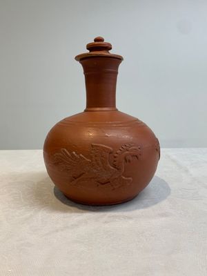A pair of Yixing-style 'phoenix' bottle vases and covers, possibly England, 18th C. — photo 13