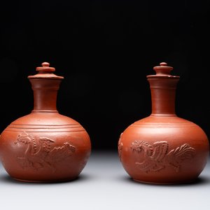 A pair of Yixing-style 'phoenix' bottle vases and covers, possibly England, 18th C. — photo 1
