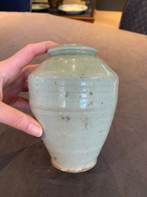 A pale celadon-glazed vase, a jar and a ewer, Asia, 19th C and later — photo 2