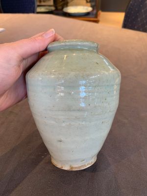 A pale celadon-glazed vase, a jar and a ewer, Asia, 19th C and later — photo 3