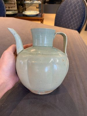 A pale celadon-glazed vase, a jar and a ewer, Asia, 19th C and later — photo 9
