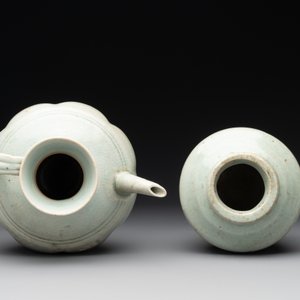 A pale celadon-glazed vase, a jar and a ewer, Asia, 19th C and later — photo 11