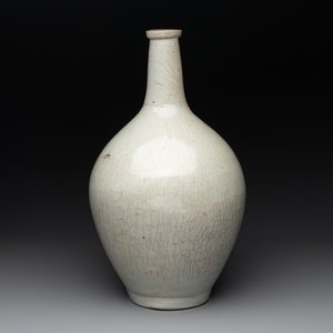 A pale celadon-glazed vase, a jar and a ewer, Asia, 19th C and later — photo 2