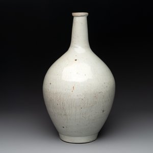 A pale celadon-glazed vase, a jar and a ewer, Asia, 19th C and later — photo 4
