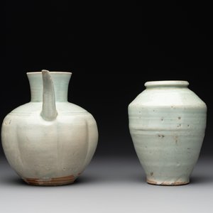 A pale celadon-glazed vase, a jar and a ewer, Asia, 19th C and later — photo 8