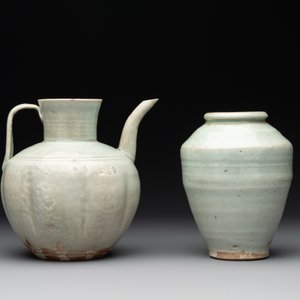 A pale celadon-glazed vase, a jar and a ewer, Asia, 19th C and later — photo 9