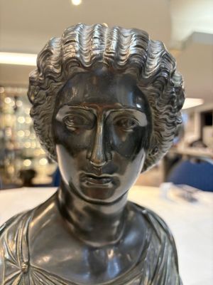 A parcel-gilt bronze bust of a Roman woman, possibly Livia Drusilla or Agrippina the Elder, France, Empire period, early 19th C. — 照片 18