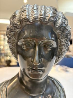 A parcel-gilt bronze bust of a Roman woman, possibly Livia Drusilla or Agrippina the Elder, France, Empire period, early 19th C. — 照片 19