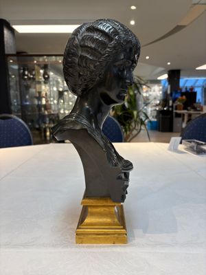 A parcel-gilt bronze bust of a Roman woman, possibly Livia Drusilla or Agrippina the Elder, France, Empire period, early 19th C. — 照片 4