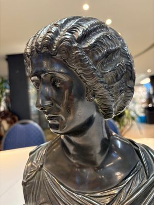 A parcel-gilt bronze bust of a Roman woman, possibly Livia Drusilla or Agrippina the Elder, France, Empire period, early 19th C. — 照片 5