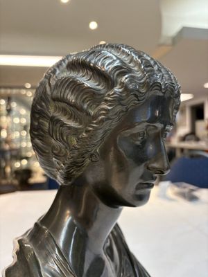 A parcel-gilt bronze bust of a Roman woman, possibly Livia Drusilla or Agrippina the Elder, France, Empire period, early 19th C. — 照片 6