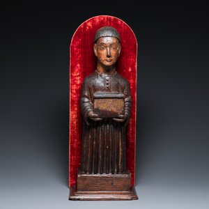 A partly gilded and polychromed wood sculpture of a monk holding a chest, probably Spain, 16th C. — photo 2