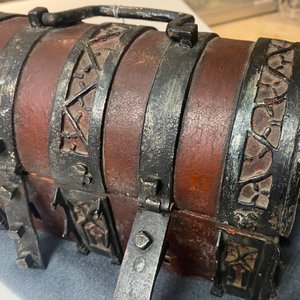 A partly red painted cast iron casket, France, 15th C. — photo 17