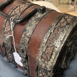 A partly red painted cast iron casket, France, 15th C. — photo 24